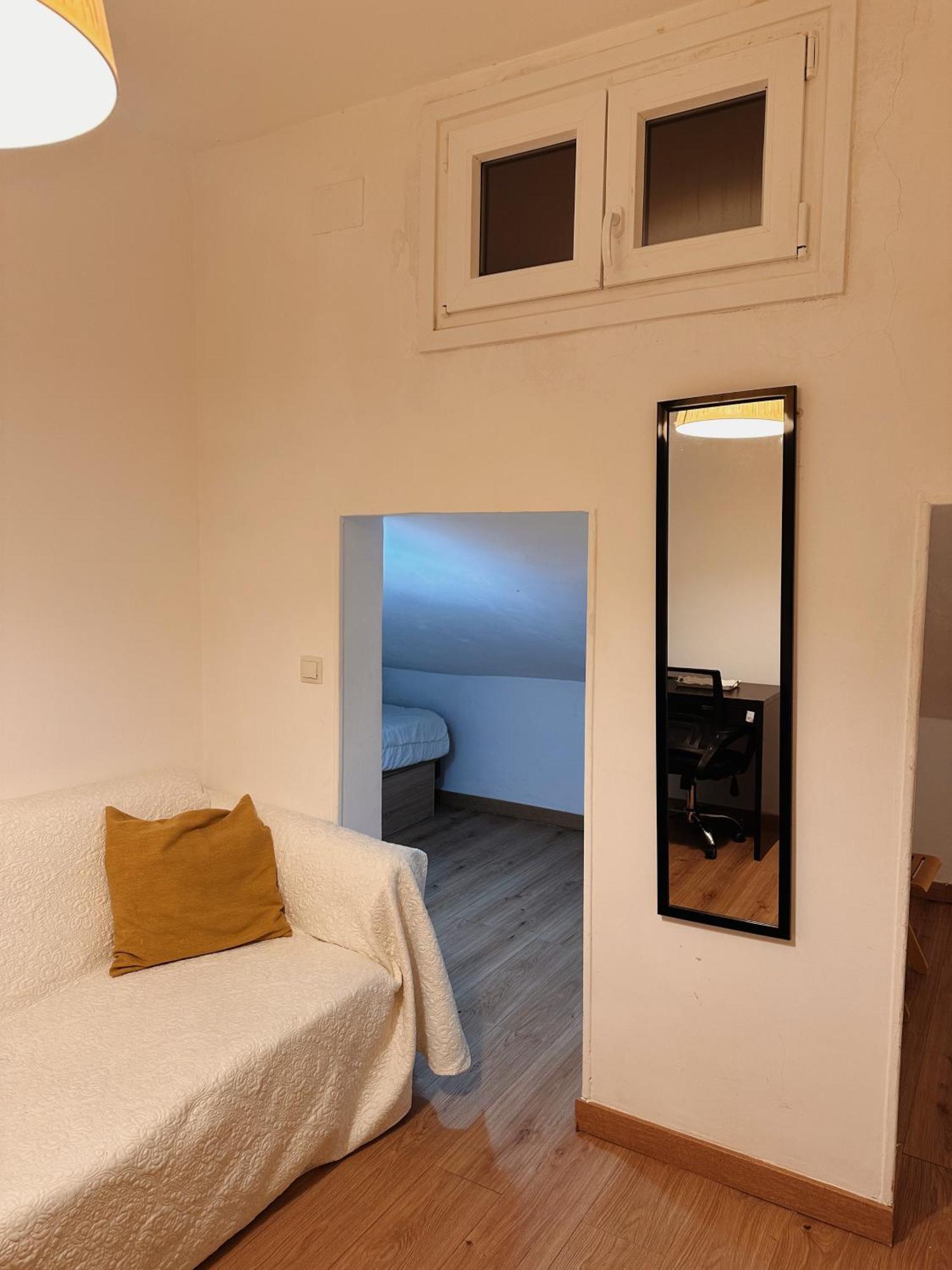 Buhardilla En Lavapies Cerca De Atocha Apartament Madrid